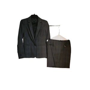 Reitmans Skirt Suit - Size 2.